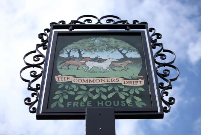 The Commoners Drift pub sign.
